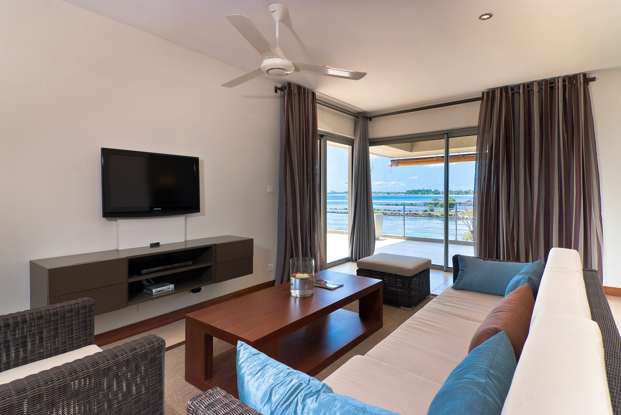 Bon Azur Beachfront Suites & Penthouses With Lov Trou aux Biches Exterior foto